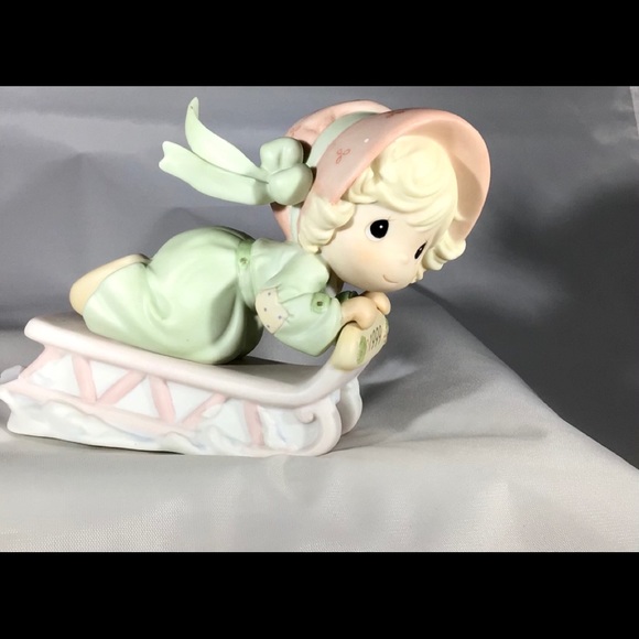 PRECIOUS MOMENTS “Slide into the...” sled figurine - Picture 12 of 16